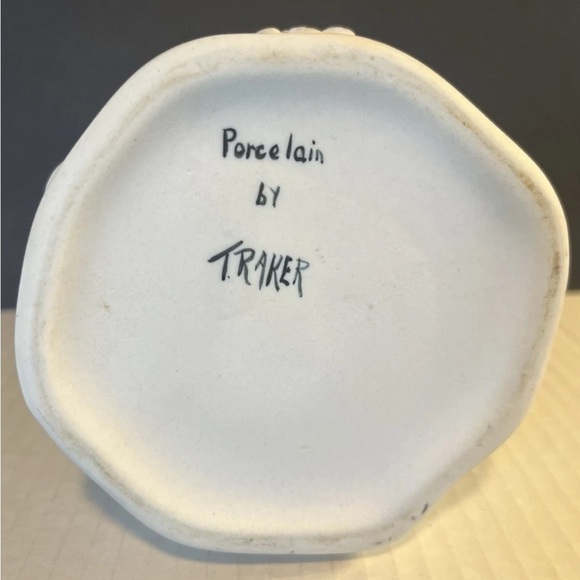 Traker Babes In The Woods Pitcher Jug 6" Tall Embossed Porcelain Bisque Finish - Picture 5 of 6